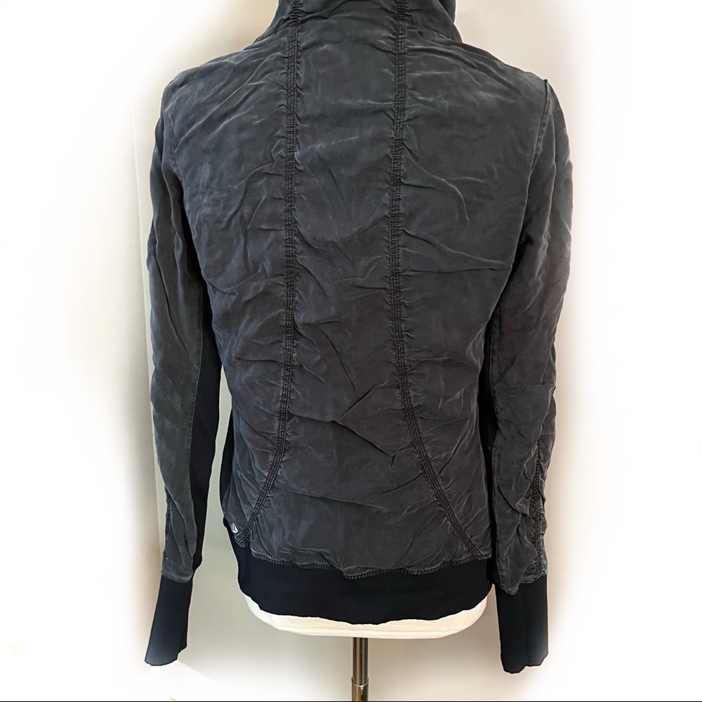 LULULEMON reversible cool down zip up jacket size 8 - Picture 4 of 6